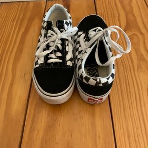 CHECKERED SKATE LACE UP VANS!!!